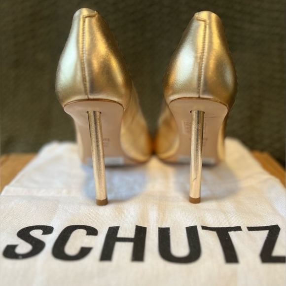 NIB Women’s Schutz Lou Pin Stiletto 4” Heels, Metallic Gold Leather; Size 7B - Picture 5 of 8